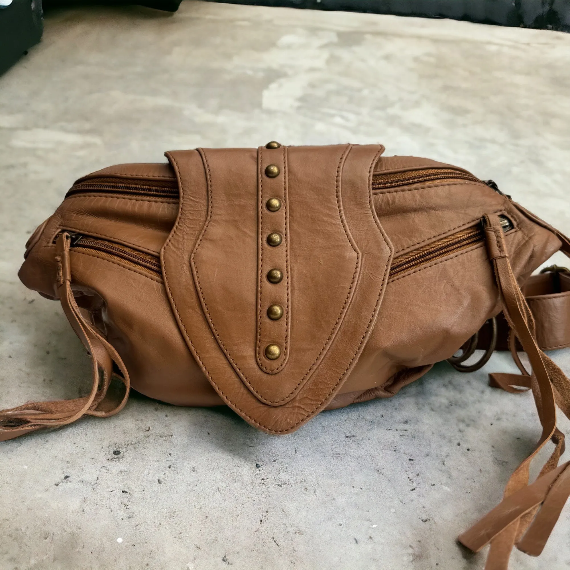 Leather Arrow Bag | Almond Tan