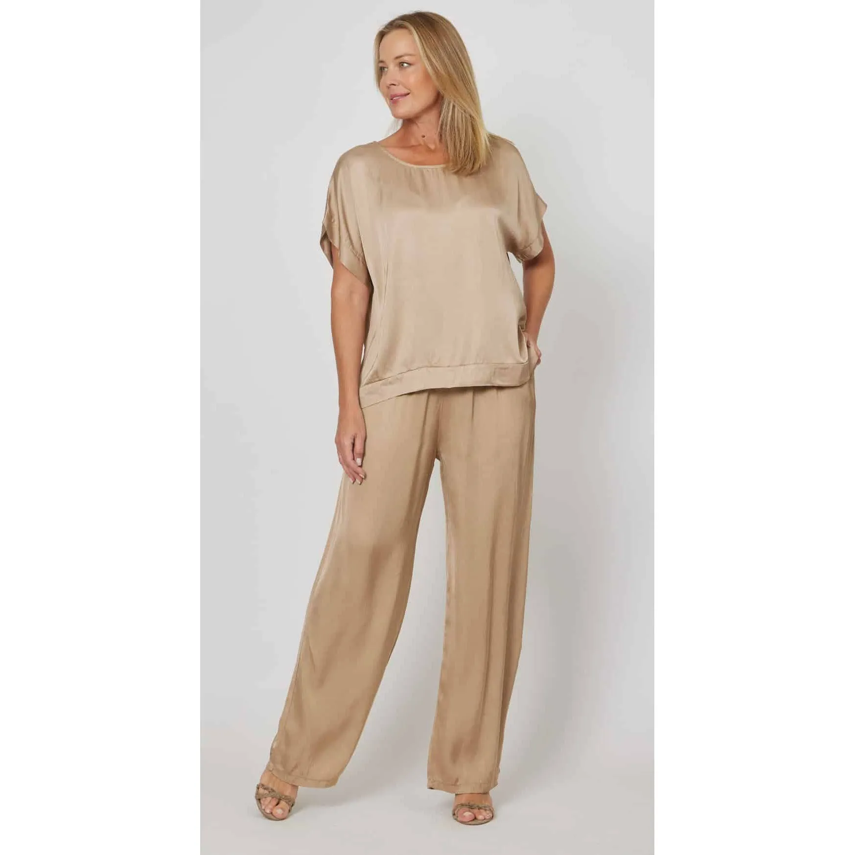 Round Neck Viscose Top - Camel